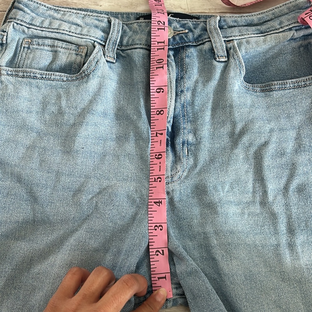 Hollister Ultra High Rise Vintage Straight Distressed Light Wash Jeans - Picture 11 of 13